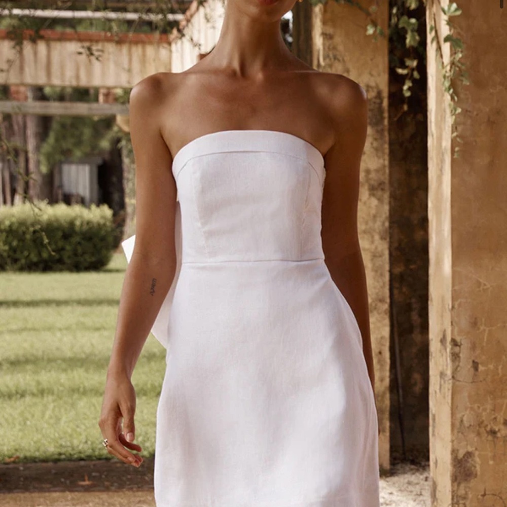 DISSH White Strapless Sundress
